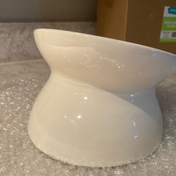 Double-Sided Ceramic
Elevated Cat Bowl - Picture 9 of 13